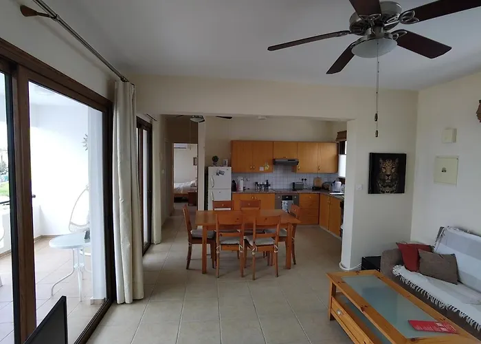 Othello With Pool, Balcony, Rooftop Hot Tub & 800 M Walk To Sandy Apartmán Paphos