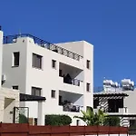 Othello With Pool, Balcony, Rooftop Hot Tub & 800 M Walk To Sandy Apartment