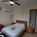 Othello With Pool, Balcony, Rooftop Hot Tub & 800 M Walk To Sandy Paphos