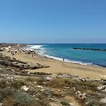 Othello With Pool, Balcony, Rooftop Hot Tub & 800 M Walk To Sandy * Paphos