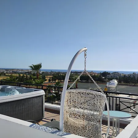 Othello With Pool, Balcony, Rooftop Hot Tub & 800 M Walk To Sandy 公寓 Paphos
