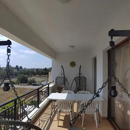 Othello With Pool, Balcony, Rooftop Hot Tub & 800 M Walk To Sandy * Paphos