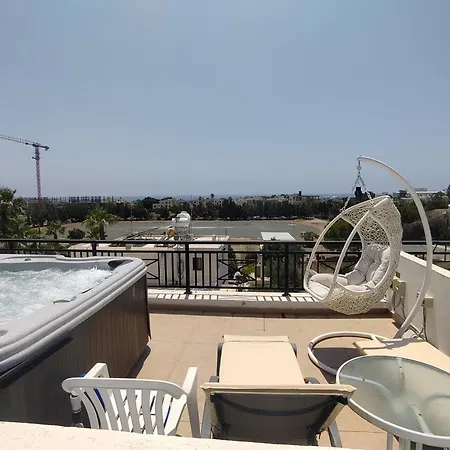 Othello With Pool, Balcony, Rooftop Hot Tub & 800 M Walk To Sandy Apartmán Paphos