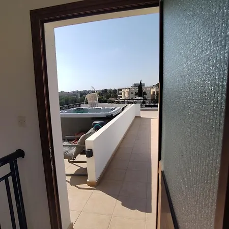 Apartmán Othello With Pool, Balcony, Rooftop Hot Tub & 800 M Walk To Sandy Paphos